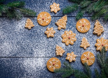 Christmas cookies with ginger and almond