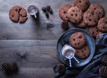 Christmas soft cookies with oat smoothies